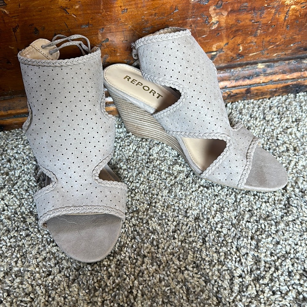Report shoes